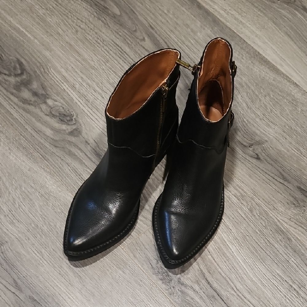 EUC Lucky Brand Caelyn Black Leather Booties